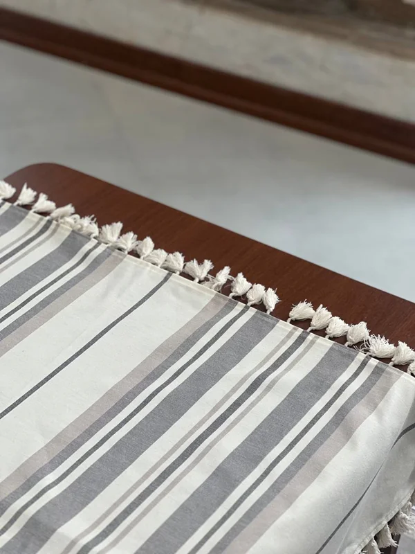 رومیزی طرح دل آرا