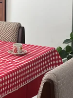 رومیزی چهارخانه قرمز